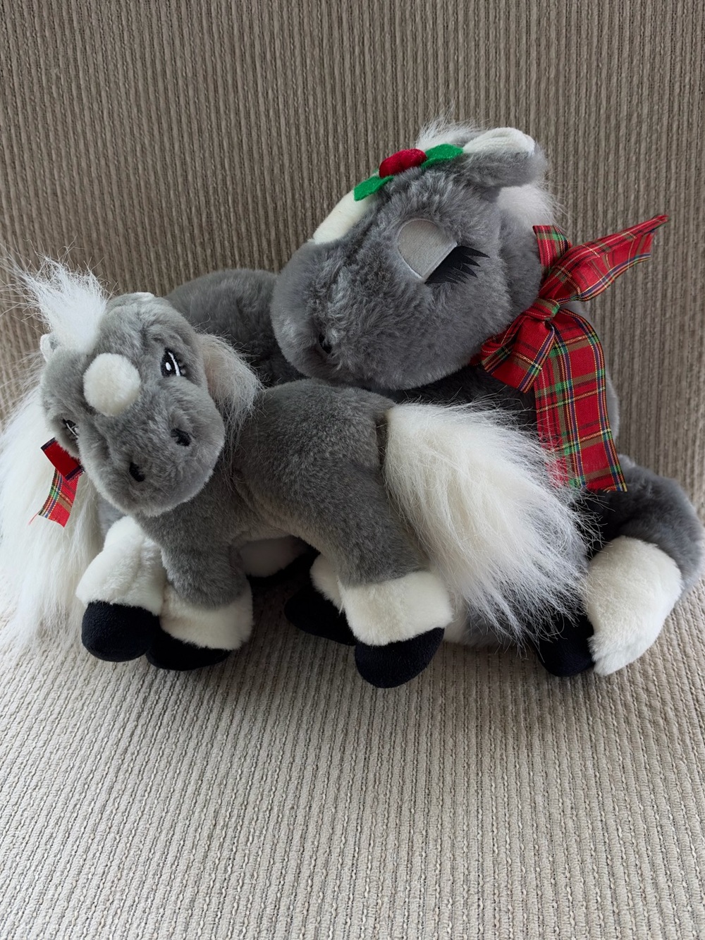Like New VTG 2004 Breyer Holly & Ivy Christmas Plush Horse Mare & Foal Set